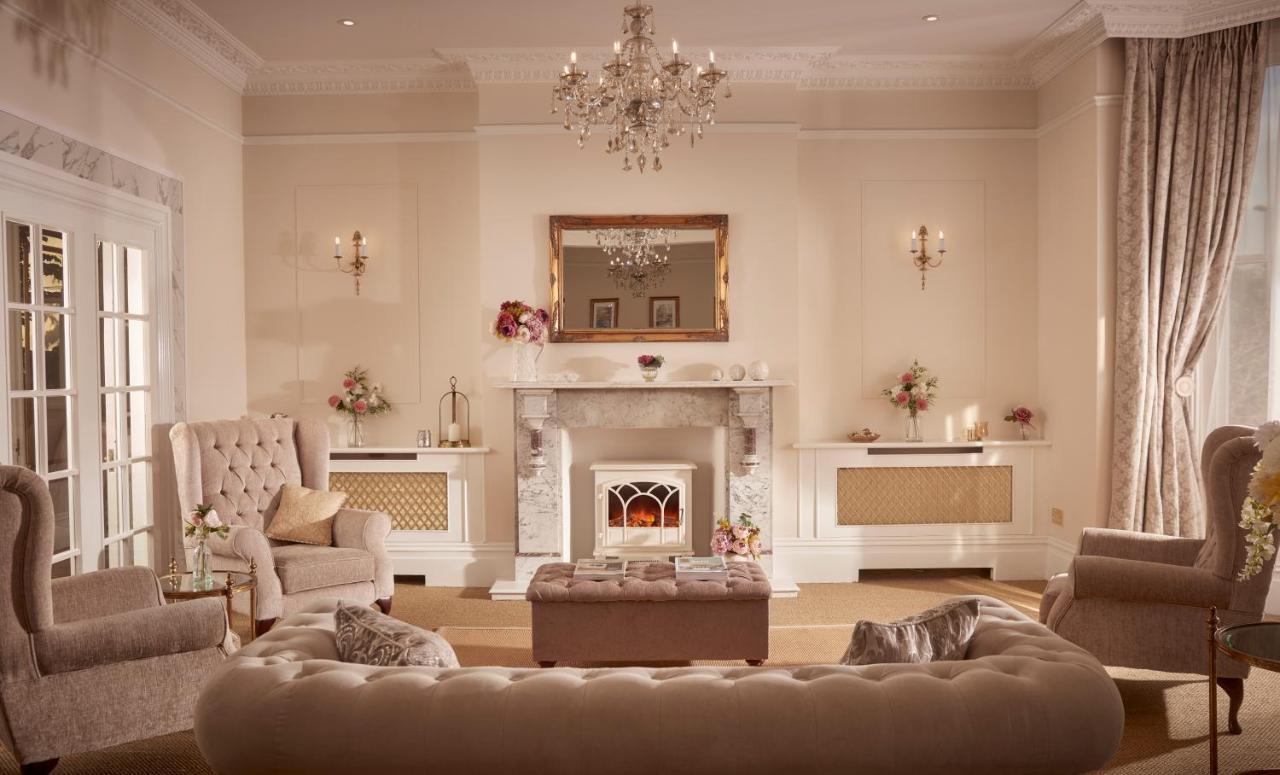 Bathen House Boutique Hotel Екстериор снимка A living room with a fireplace