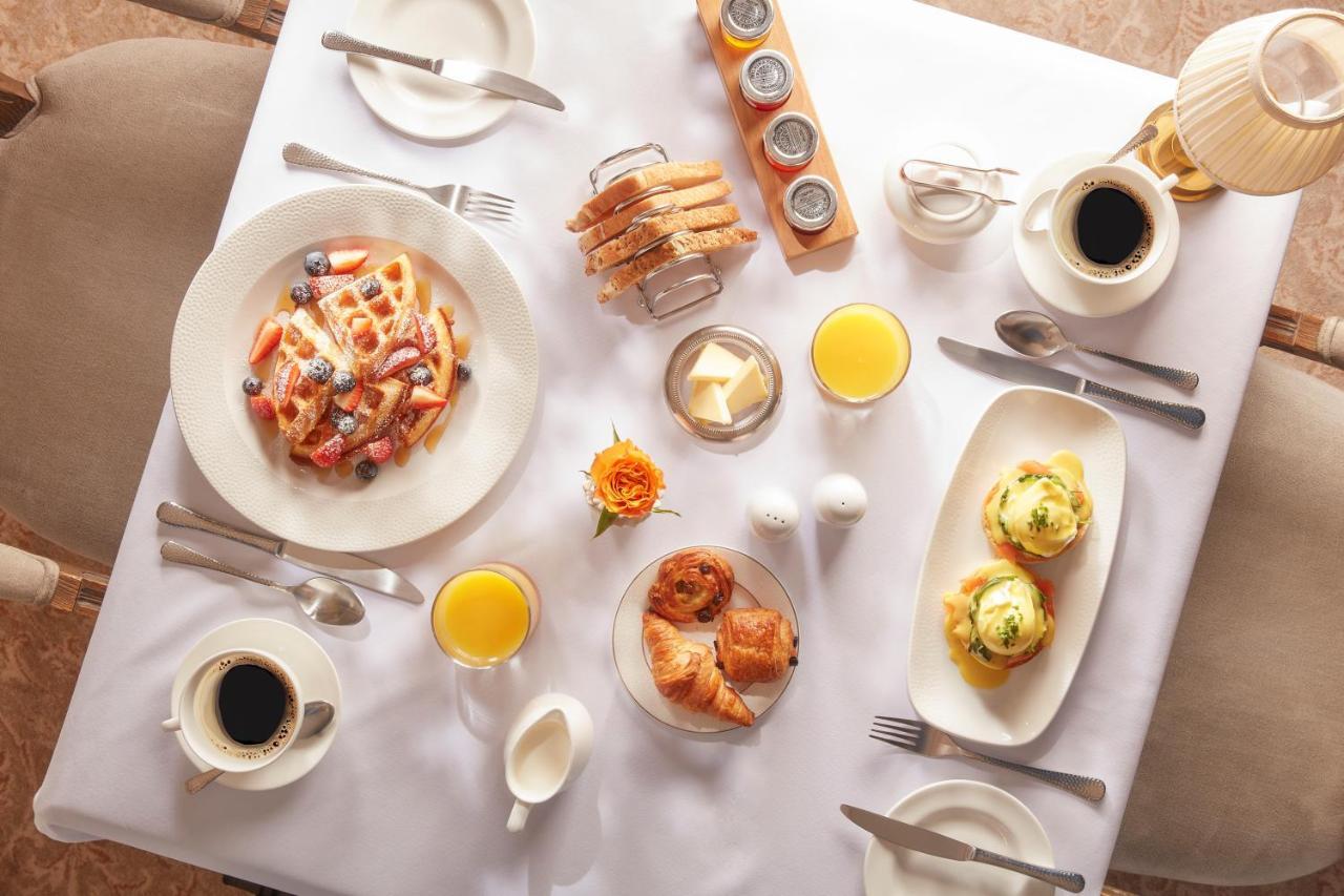Bathen House Boutique Hotel Екстериор снимка A breakfast table
