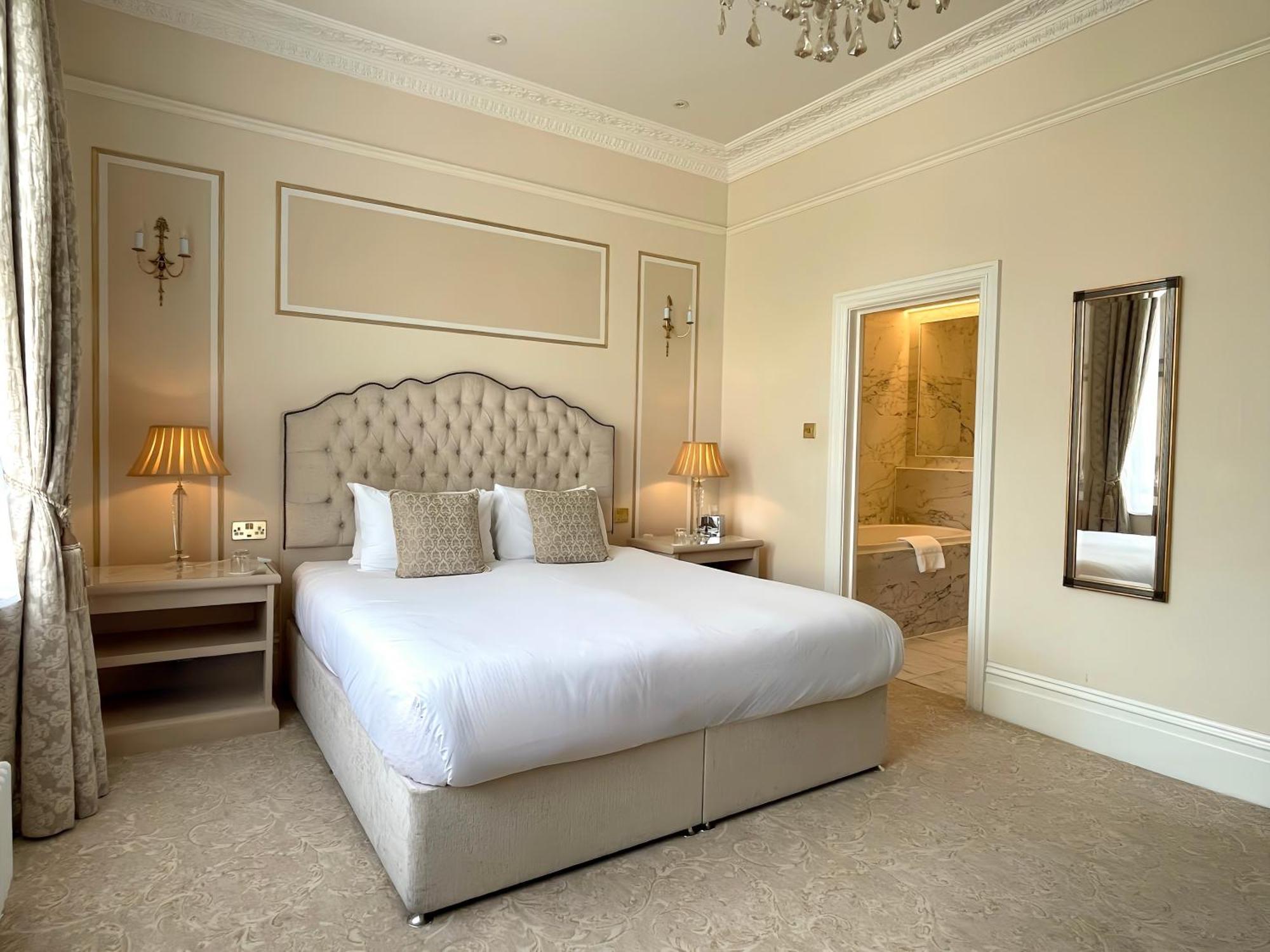 Bathen House Boutique Hotel Стая снимка A bedroom at the hotel